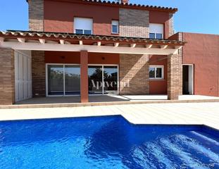 Casa  Carrer comtessa de molins. Excelente casa con piscina privada en  una zona muy tranquila en