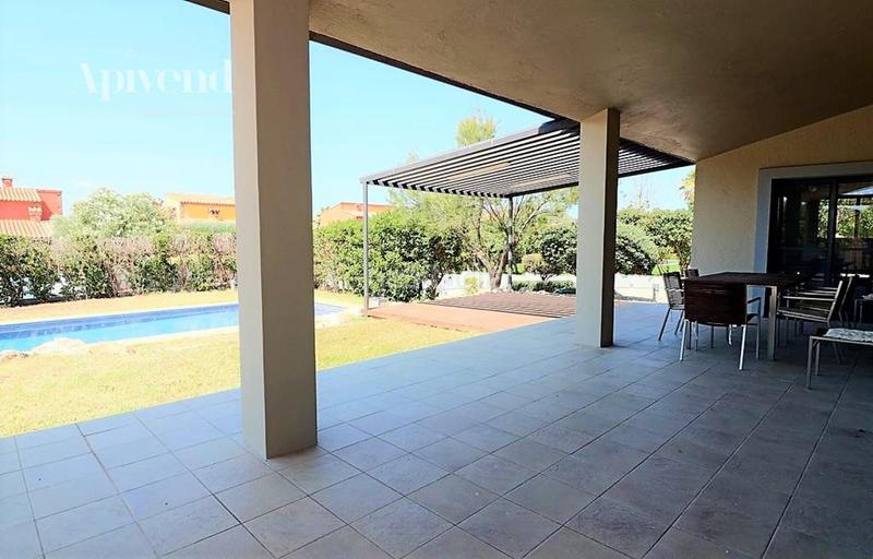 Foto a4077ec1-eb0a-43b6-a355-c9f56cf6c8ec. Chalet con riscaldamento parcheggio piscina in Peralada