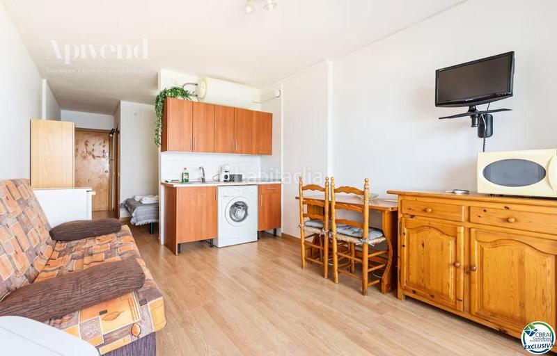 Foto 00bc5e1f-5375-4ec2-84d6-5cea6fbcab42. Estudio  en planta 17 con terraza y espectaculares vistas al mar , costa brava en Empuriabrava