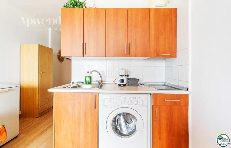 Foto ed4ea079-203b-4a65-873a-c7c2931f2c0b. Estudio  en planta 17 con terraza y espectaculares vistas al mar , costa brava en Empuriabrava