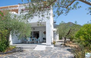 Chalet in Nord. Propiedad única con licencia turística en más boscà  roses!