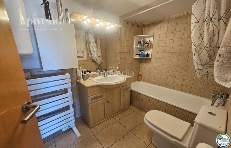 Foto 2e5f7ff4-0329-4e9a-916a-ae690808a03a. Pis amb calefacció aparcament a Alberes Empuriabrava