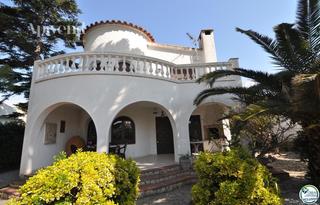 Chalet  Requesens. Oportunidad en empuriabrava casa con licencia turística a 1 km d