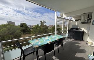 Pis  Port reig. Apartamento renovado con licencia turística, terraza y piscina