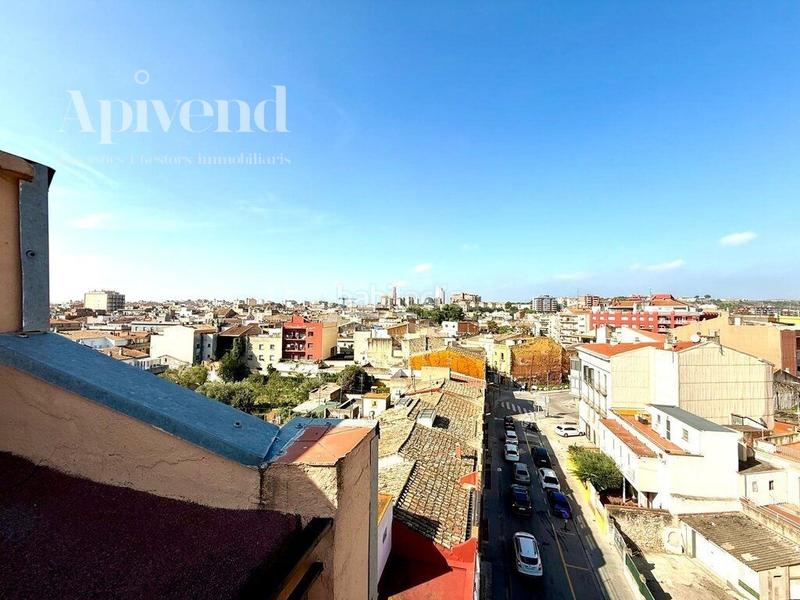 Foto 058ae0d7-3526-4740-bd45-de386f651ca1. Ático  en venta . en Centre Figueres