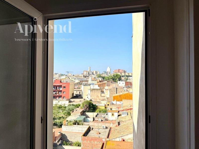 Foto 4a4f33b5-130c-4865-81e0-036c2ba3dad7. Ático  en venta . en Centre Figueres