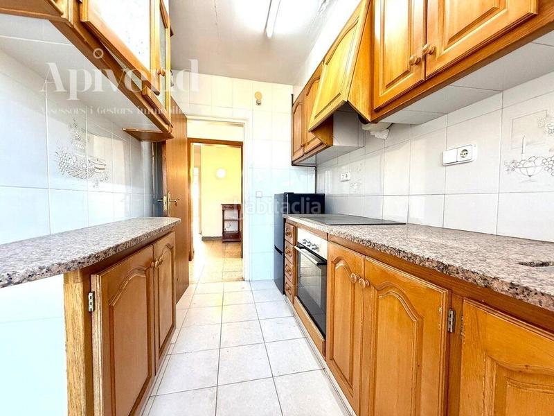 Foto a7086936-80e4-4232-a927-874988e1bcf1. Ático  en venta . en Centre Figueres