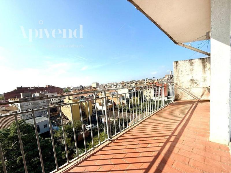 Foto bcdb830a-8c29-489c-b324-b19f3da737ec. Ático  en venta . en Centre Figueres