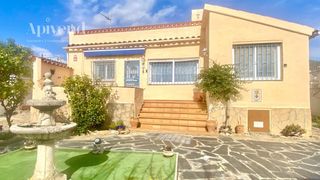 Casa  Pe�edes. Casa con jard�n en tranquila urbanizaci�n de roses!