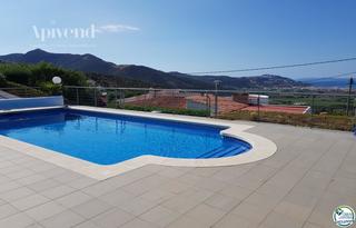 Chalet  Canaries. En roses