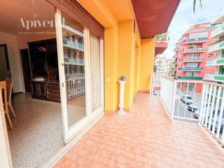 Pis  Carrer eduard rodeja. Piso de 4 habitaciones con balcón en creu de la ma