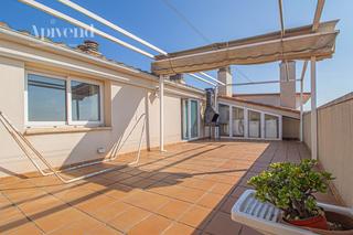 Dúplex  Avinguda de salvador dalí i domènech. Dúplex situado en la zona de la creu de la mà