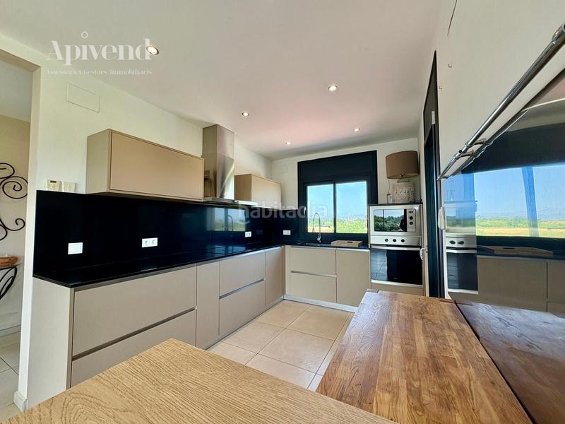 Foto b460610d-ade9-4c3d-8f7d-02664bfdab56. Haus mit heizung pool in Peralada