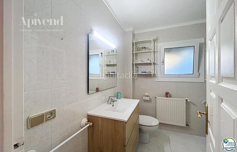 Foto 6abc7012-e8ae-465c-946e-8260da21c4f8. Pis amb calefacció a Centre Roses