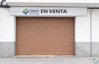Locale commerciale  Del puig sacalm. Local comercial en venta en la entrada de mas matas.