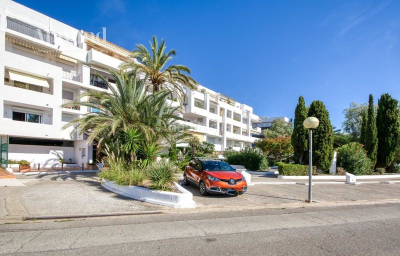 Foto f8368967-d5f0-41df-943b-8f3df5549e49. Pis amb piscina a Santa Margarida Roses