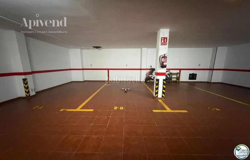 Foto 80ca9608-3b8b-4645-916f-725a7aa44994. Pis amb aparcament a Centre Roses