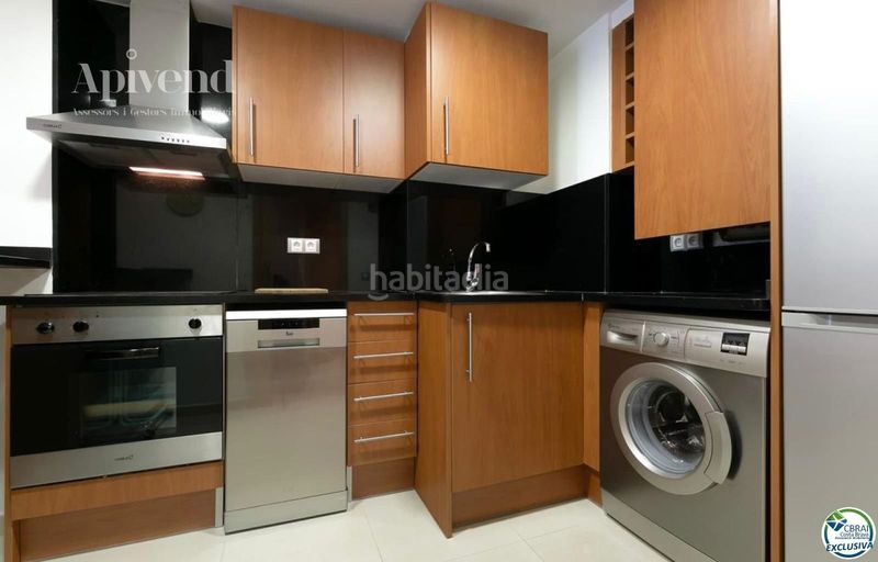 Foto b24b1ed0-5a7d-4f02-8414-6c594f763f97. Pis amb aparcament a Centre Roses