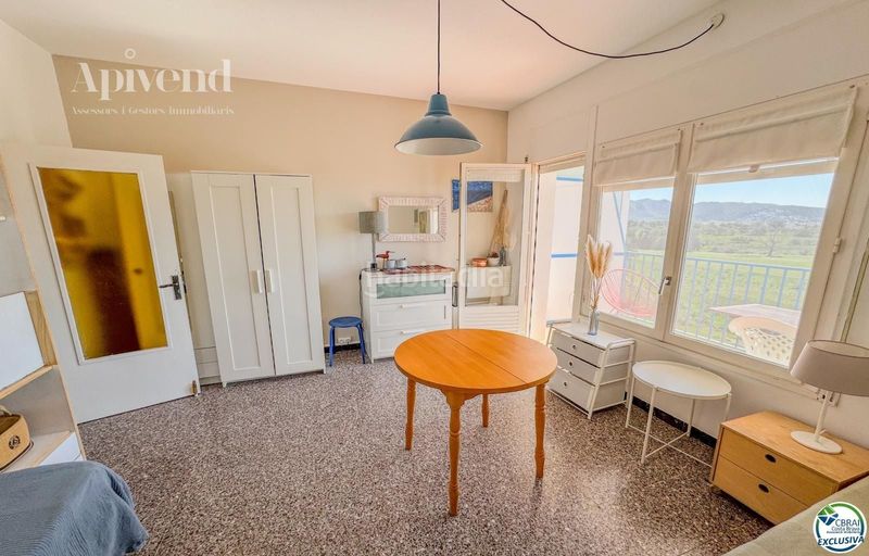 Foto 7f6eeb5c-18fc-42d1-bc37-e01e686cca79. Estudi amb piscina a Nord Roses