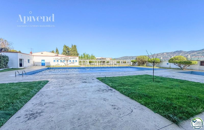 Foto f6dbb262-1d77-4faa-bc3a-ddbc1603ac99. Estudi amb piscina a Nord Roses