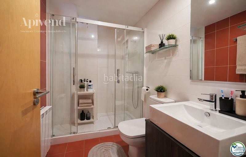 Foto 57e236c5-eb47-44fe-adcb-6b32cf018b7b. Pis amb calefacció aparcament a Centre Roses