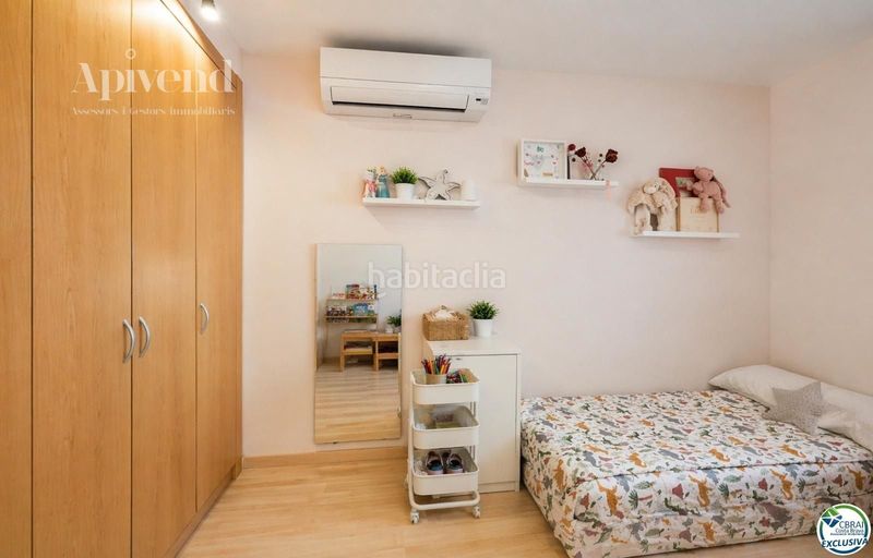 Foto af78b3a1-e03b-4ebc-9c4e-43c123d6d90a. Pis amb calefacció aparcament a Centre Roses