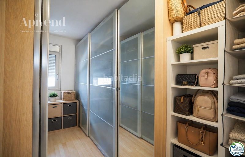 Foto c6a31db6-945f-419c-ae88-1fdef248d89a. Pis amb calefacció aparcament a Centre Roses