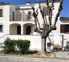 Casa  Carrer josep coll i ligora. Casa adosada cerca del mar en la urb. amfora, sant pere pescador
