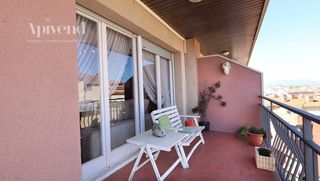 Flat  Carrer sant antoni. Amplio y luminoso piso con balcón en la zona de creu de la mà