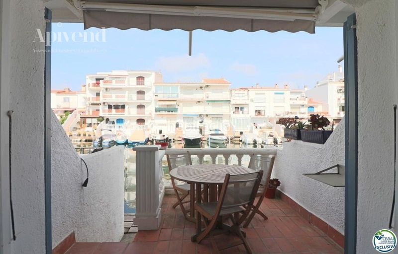 Foto 8b89aae4-6de8-493d-aec4-e8f3f4ad05a4. Chalet casa adosada con amarre privado de 10mx3m en porto fino, en Empuriabrava
