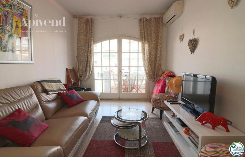 Foto e83fb21e-600c-4a48-b210-8009b8cbb516. Chalet casa adosada con amarre privado de 10mx3m en porto fino, en Empuriabrava