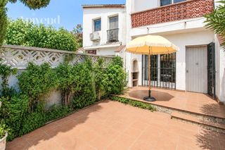 Casa adossada  Puigmal. Oportunidad en empuriabrava  encantadora casa adosada con terraz