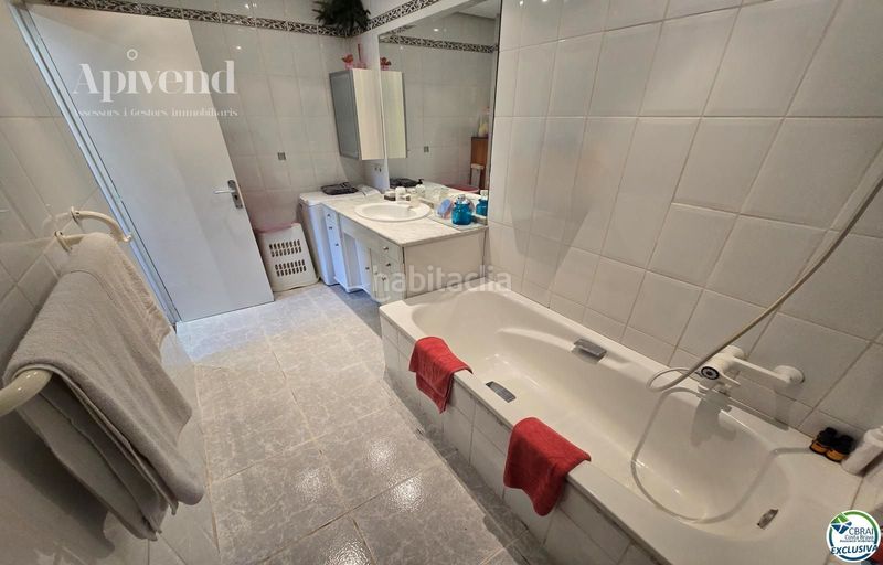 Foto badbe37b-a3ea-420a-9126-401a3b4dd3a2. Pis amb aparcament a Salins - Cavall de Mar Empuriabrava