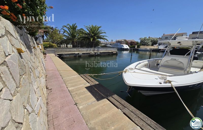 Foto bf91f83d-d4b1-4365-a67d-e23c9e239a9a. Pis amb aparcament a Salins - Cavall de Mar Empuriabrava