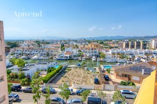 Piso  Santa margarida 9. Luminoso ático con terraza, piscinas, parking y trastero en sant