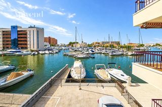 Piso  De la playa. Tu rinc�n junto al mar en roses terraza con vistas al canal y pa