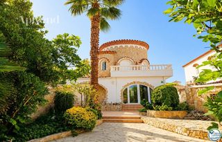 Xalet  Ebre. Villa con carácter, parcela de 500 m y amarre privado en empuria