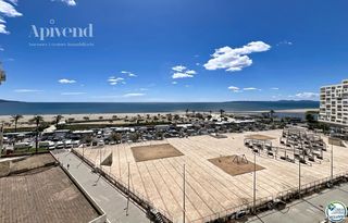 Pis  Delta muga. Apartamento reformado con vista al mar en primera línea de playa
