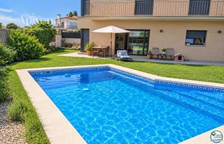 Chalet  Castanyer. Casa unifamiliar en las garrigues, roses