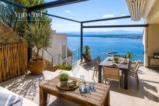 Chalet  Joan margarit. Elegante chalet mediterráneo con jacuzzi, garaje y espectaculare