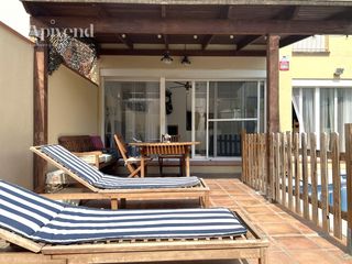 Casa  De l'onze de setembre. Casa adosada con piscina privada en sant pere pescador, alt empo