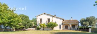 Casa  Sant pere pescador. Casachalet independiente de estilo rústico, en bon relax, sant p