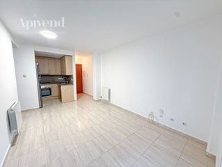 Flat  Carrer la pau. Piso de 2 dormitorios con ascensor en figueres