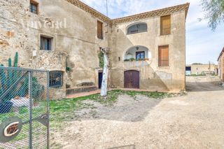 Casa  Plaça major. Finca en riumors