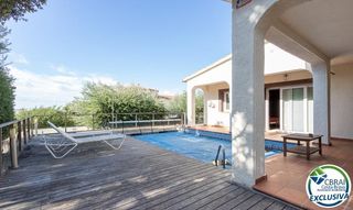 Casa en Carrer de la corunya 24. Casa con 4 habitaciones con piscina, calefacción, aire acondicio