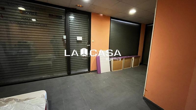Foto 17ce5b44-2af1-4beb-81a1-746a92a42bb9. Local comercial la casa agency presenta gran oportunidad de inversión en Barcelona
