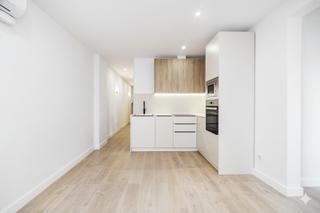 Appartement  Carrer de les esquadres. Piso premium recién reformado  diseño, luz y confort.