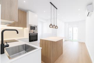 Piso  Carrer de les esquadres. Piso recién reformado a estrenar con acabados de alta calidad.