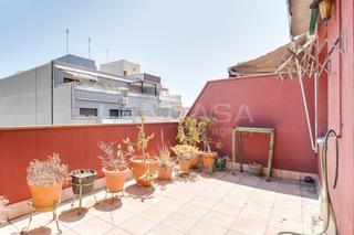 Pis  Carrer de les esquadres. En hospitalet centro tico con terraza y mucho potencial