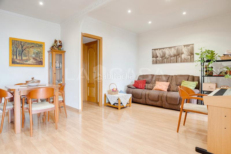 Foto fc0f936c-46e6-4b67-be52-37e3ad11f624. Piso no dejes pasar esta oportunidad única! en Sanfeliu Hospitalet de Llobregat (L´)